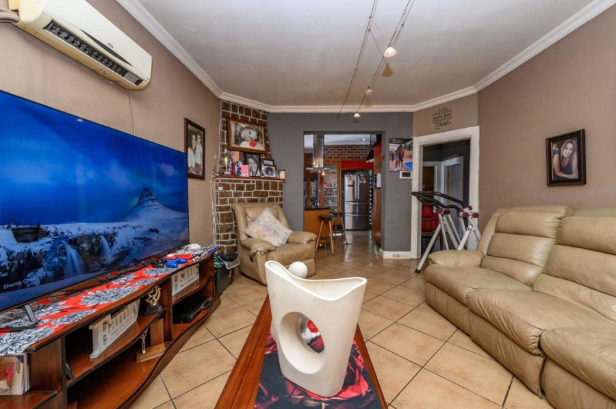 5 Bedroom Property for Sale in Van Riebeeck Hoogte Eastern Cape